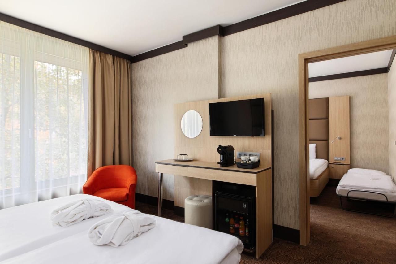 Portobello Wellness & Yacht Hotel 에스테르곰 외부 사진