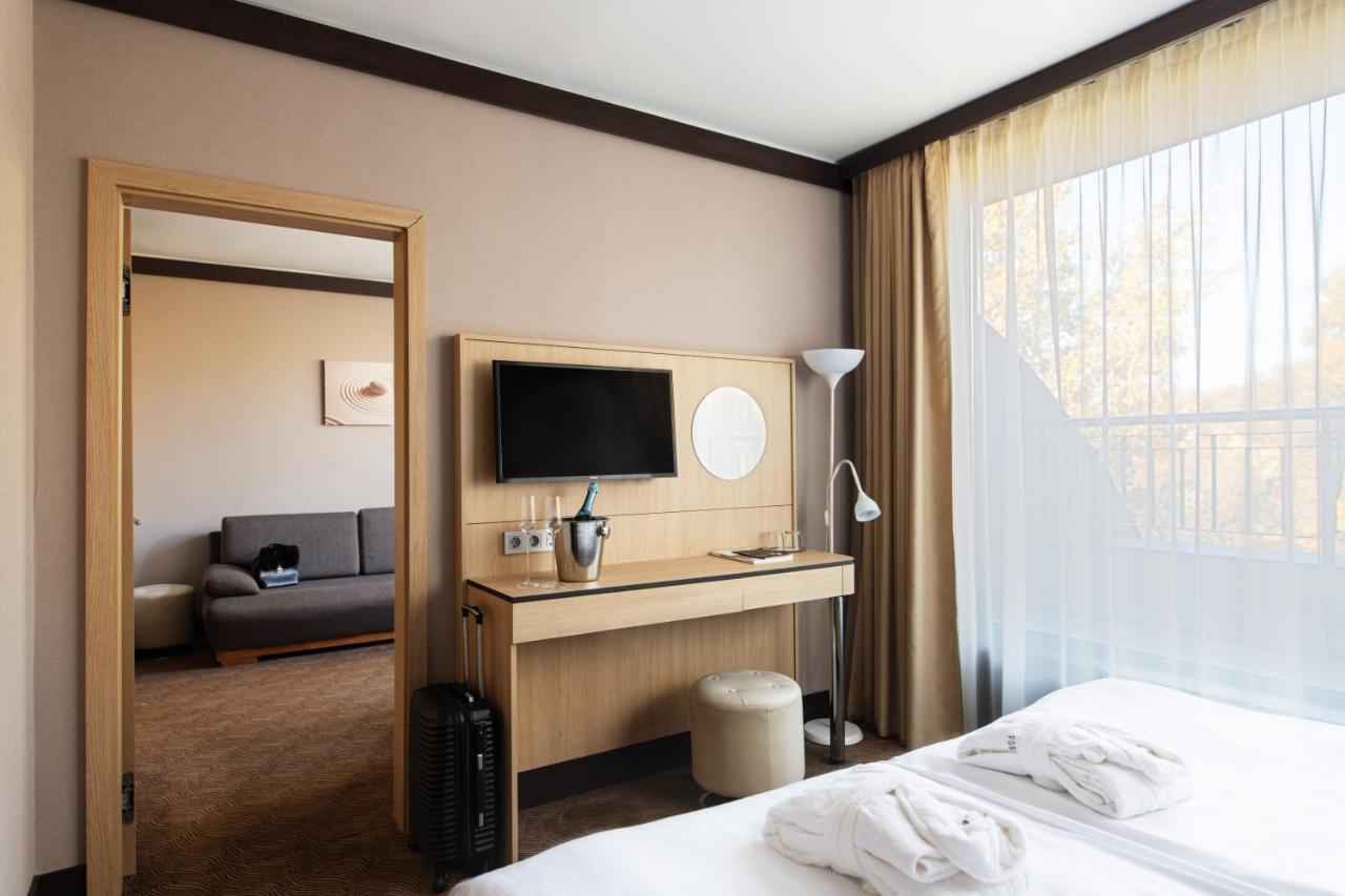 Portobello Wellness & Yacht Hotel 에스테르곰 외부 사진